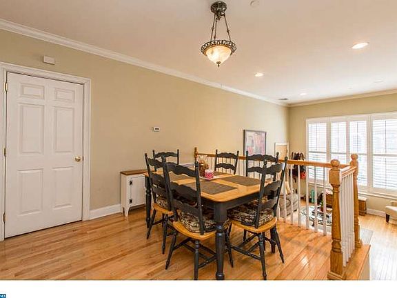 3rd image of 1905 Green St Unit 4