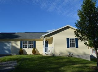 432 Douglas Grove Rd, Martinsburg, WV 25405