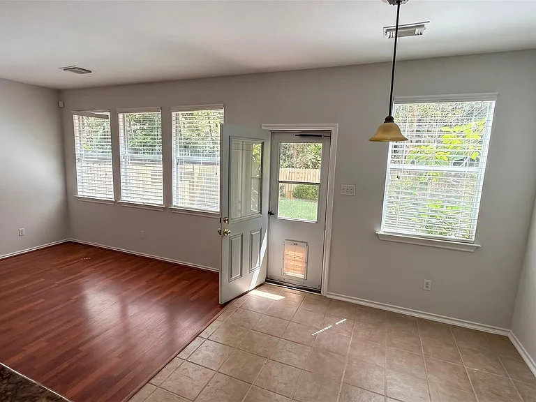 35 Ledgestone Pl — Photo 10