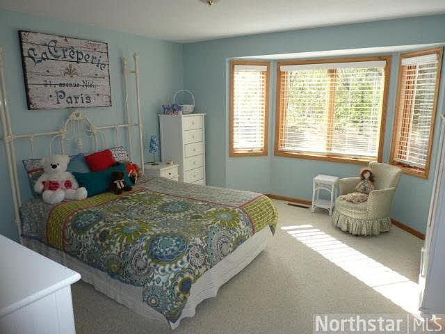 2nd image of 3219 Lake Shore Boulevard