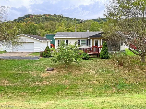 103 1/2 Mendenhall St, Weirton, WV 26062