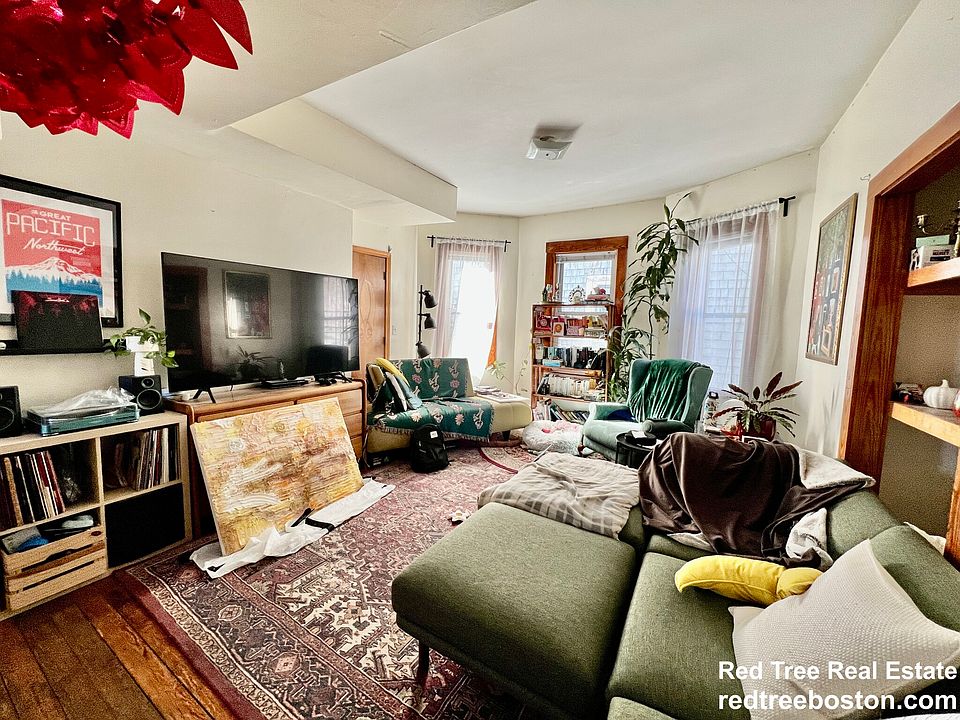 1st image of 348 Faneuil St #1