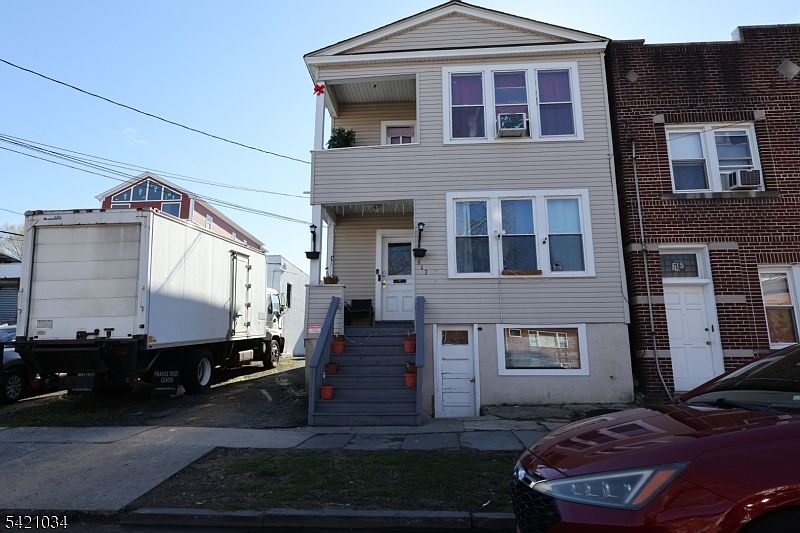 1st image of 617 N 8Th St