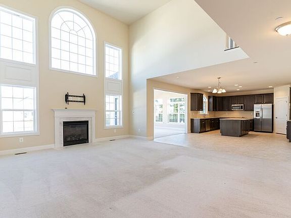3rd image of 25034 Meadowlark Ct