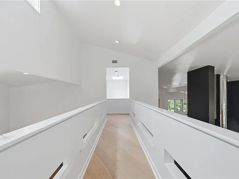 13 Heards Overlook Ct — Photo 37