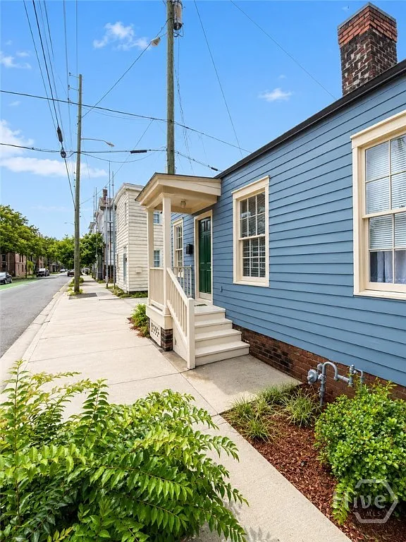 2 bed, 1.0 bath, 735 sqft, $1,750 — Photo 2