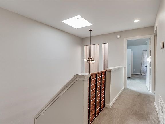 5th image of 3112 Pin Oak Ct