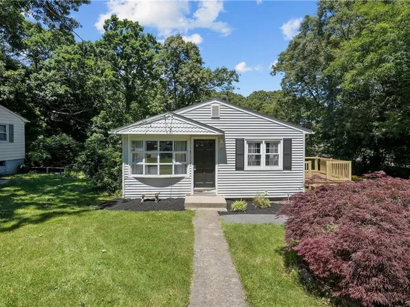 5 Packard Ave, Warwick, RI 02886