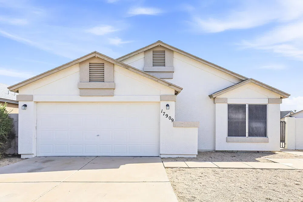 3 bed, 2.0 bath, 1322 sqft, $1,960 — Photo 1