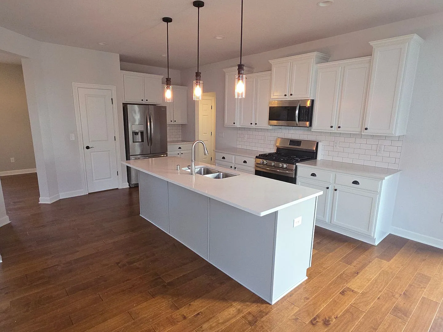 Like New 5 bedroom Pewaukee home in Broken Hill — Photo 3