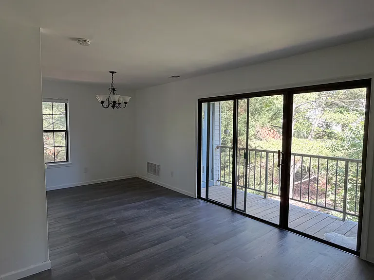 78 Wyndham Pl — Photo 3