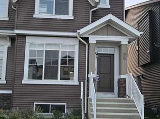 90 Aquila Dr NW, Calgary, AB T3R 1Y5