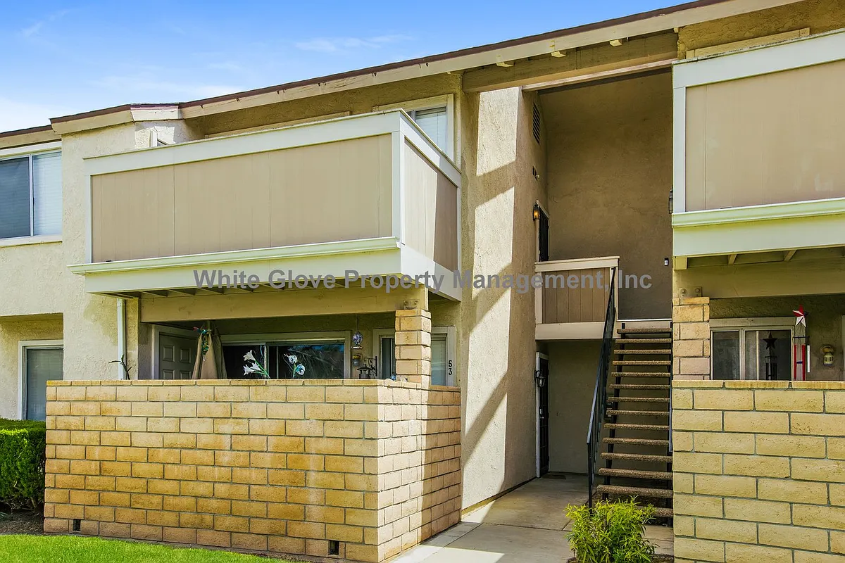 Building Photo - 8561 La Salle St #54