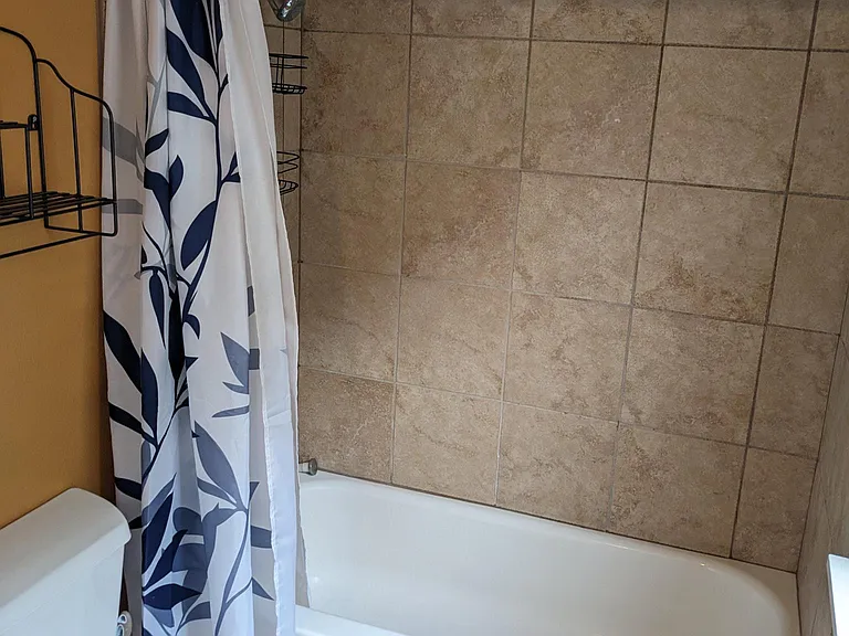 102 Rowena Pl — Photo 8