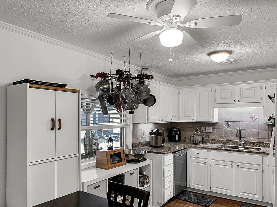 1st image of 902 Pineview Blvd
