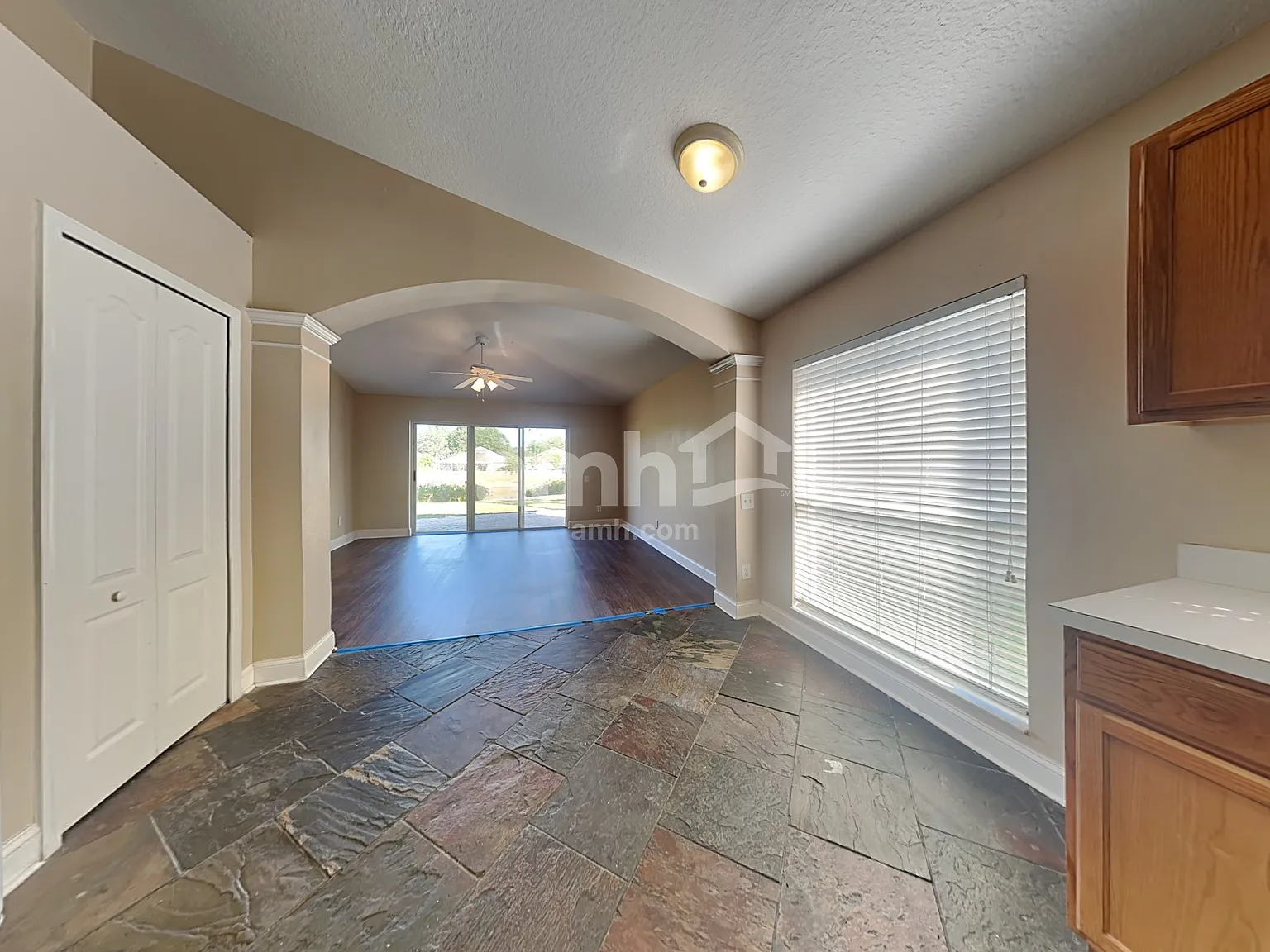 4 bed, 2.0 bath, 1938 sqft, $2,355 — Photo 4