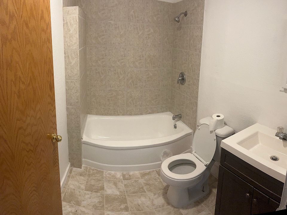 2nd image of 916 N Walnut St