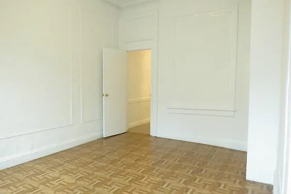 Rented by Manhattan Best Realty, Inc. | media 9