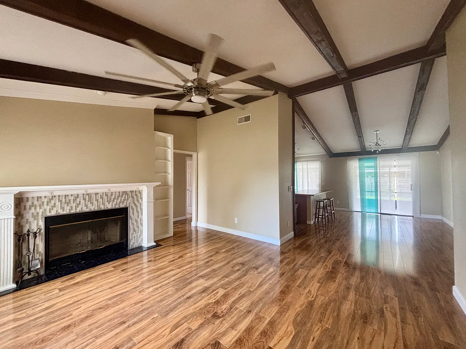 3 bed, 1345 sqft, $1,890 — Photo 3