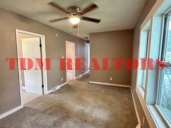 4th image of 2243 E Parkwood Ave