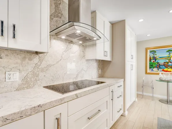 100 Coast Blvd Unit 302, La Jolla, CA 92037