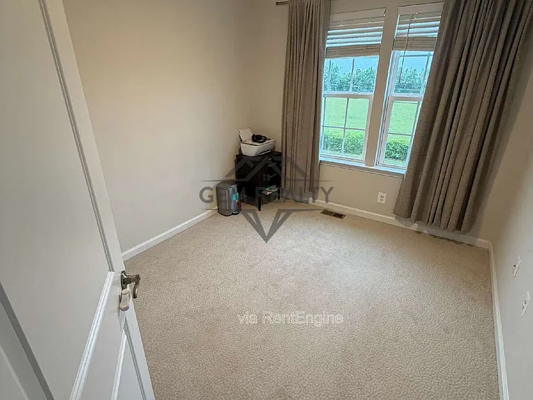 1842 Briscoe Ln — Photo 14