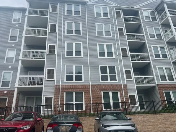 3176 Summit Square Dr #4-A2, Oakton, VA 22124