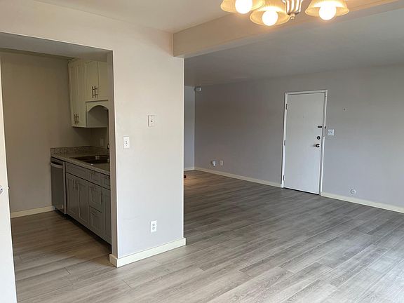 5th image of 1160 S Foothill Dr APT 221