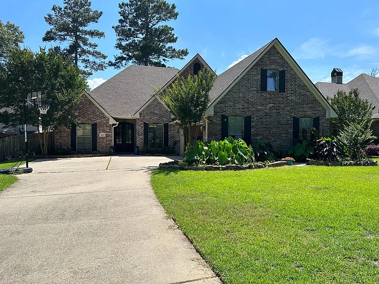 802 Grey Fox Cir — Photo 1