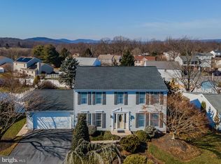 25 Short Dr, Etters, PA 17319