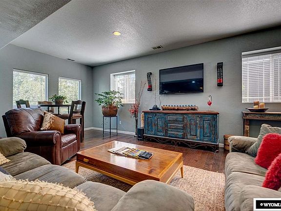 2nd image of 3521 Vista Royale