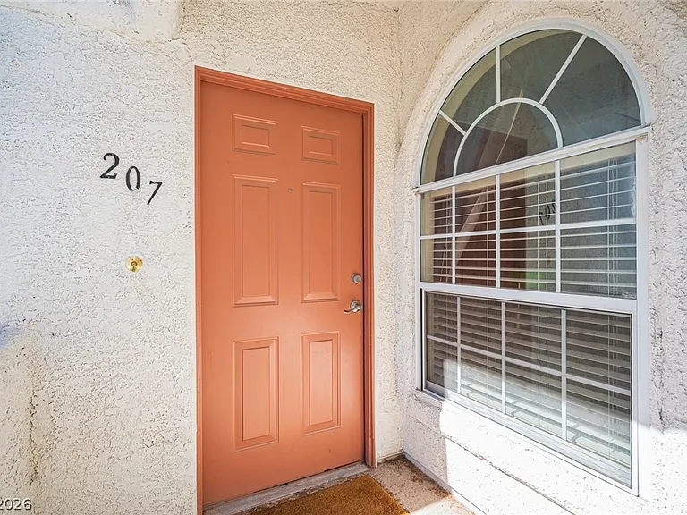 1800 Edmond St #207 — Photo 1