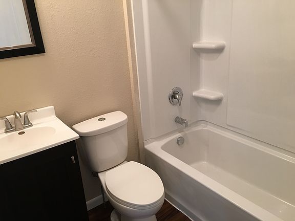 4th image of 213 1st Ave E