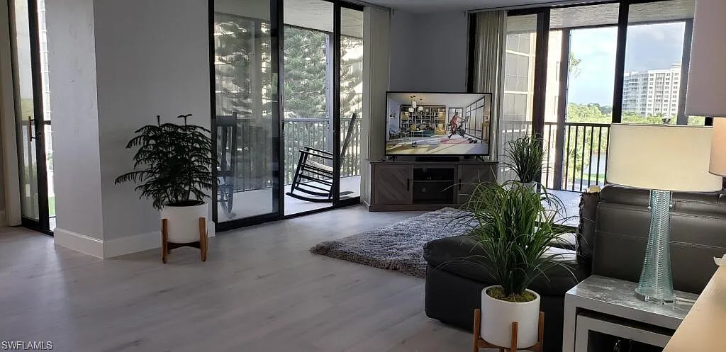 2 bed, 2.0 bath, 1525 sqft, $10,000 — Photo 3