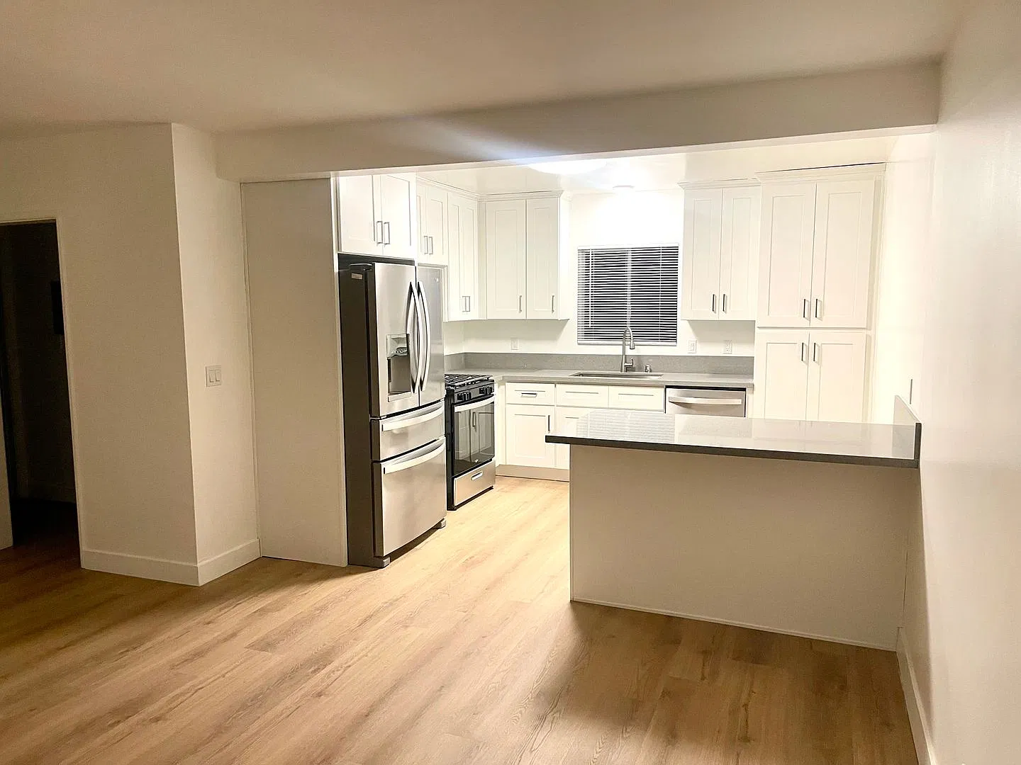 2501 E 4TH ST — Photo 3