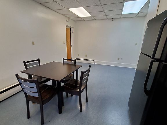 5th image of 633 W College Ave #1E