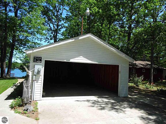 4th image of 3682 Little Island Dr
