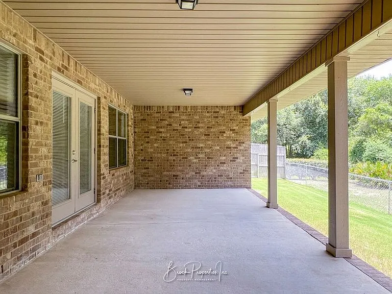 2080 Stennis Dr — Photo 34