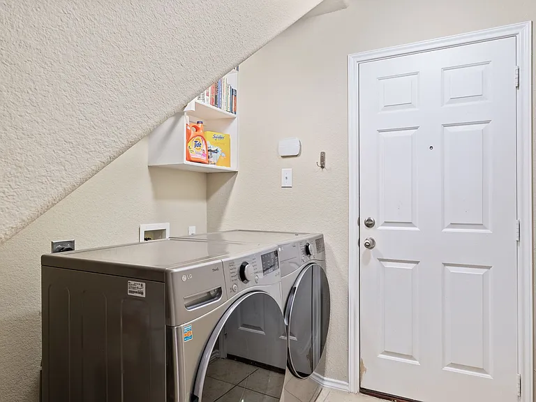 1160 Landon Ln — Photo 8