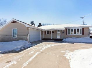 614 5th St, Waunakee, WI 53597