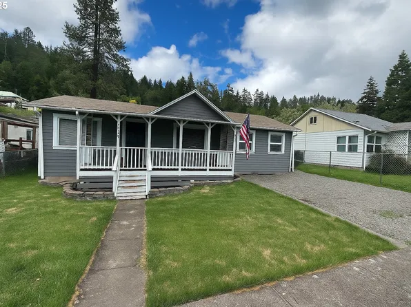 48399 E 1st St, Oakridge, OR 97463