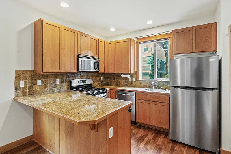 2 bed, 1.5 bath, 840 sqft, $3,000 — Photo 3