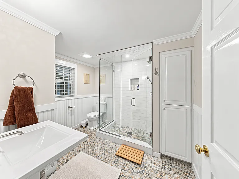 11 Belaire Dr — Photo 8