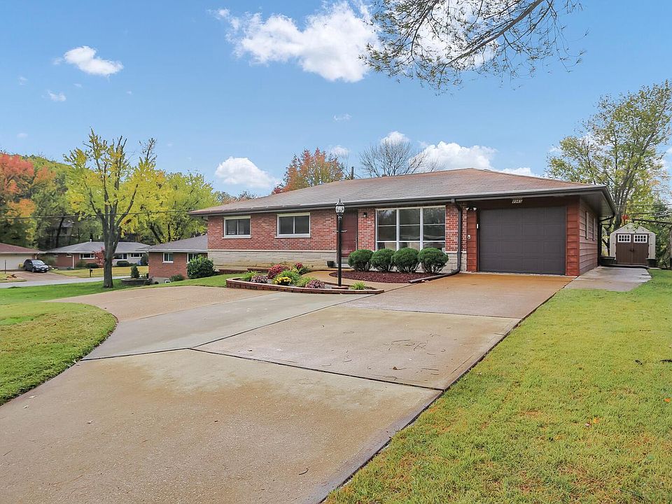 2nd image of 8965 Crest Oak Ln