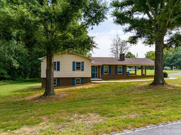 201 Excelsior Dr, Connelly Springs, NC 28612