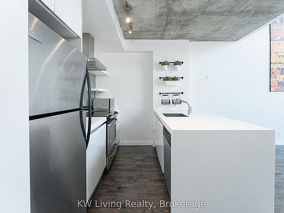 2nd image of 75 Portland St #901