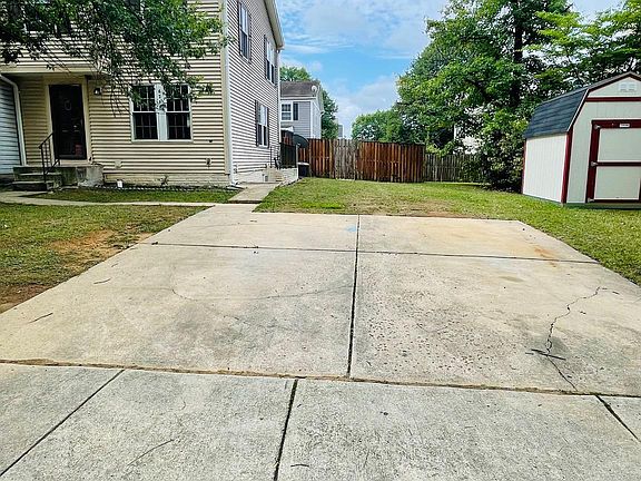 3rd image of 6253 Hammett St