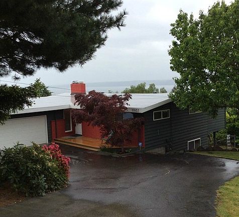 Private Shorewood View Home