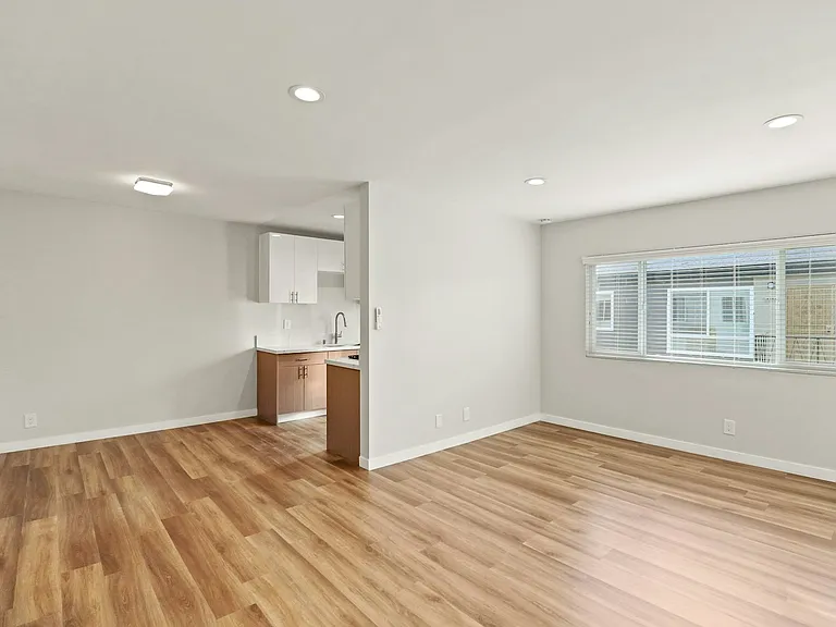 1352 W 36th St #2 — Photo 12