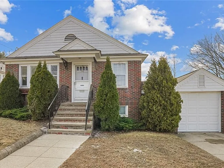 196 Wardlaw Ave — Photo 1